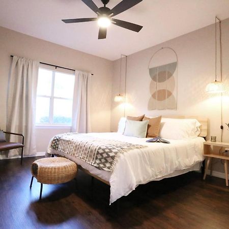 Nomad Retreat King Bed Boutique Condo W Garage Гейнсвил Екстериор снимка