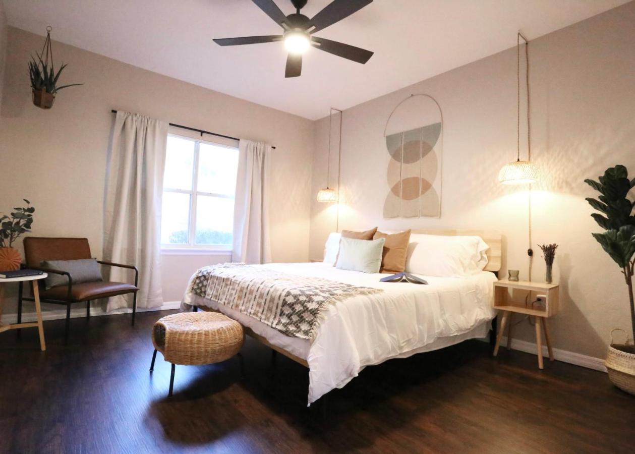 Nomad Retreat King Bed Boutique Condo W Garage Гейнсвил Екстериор снимка