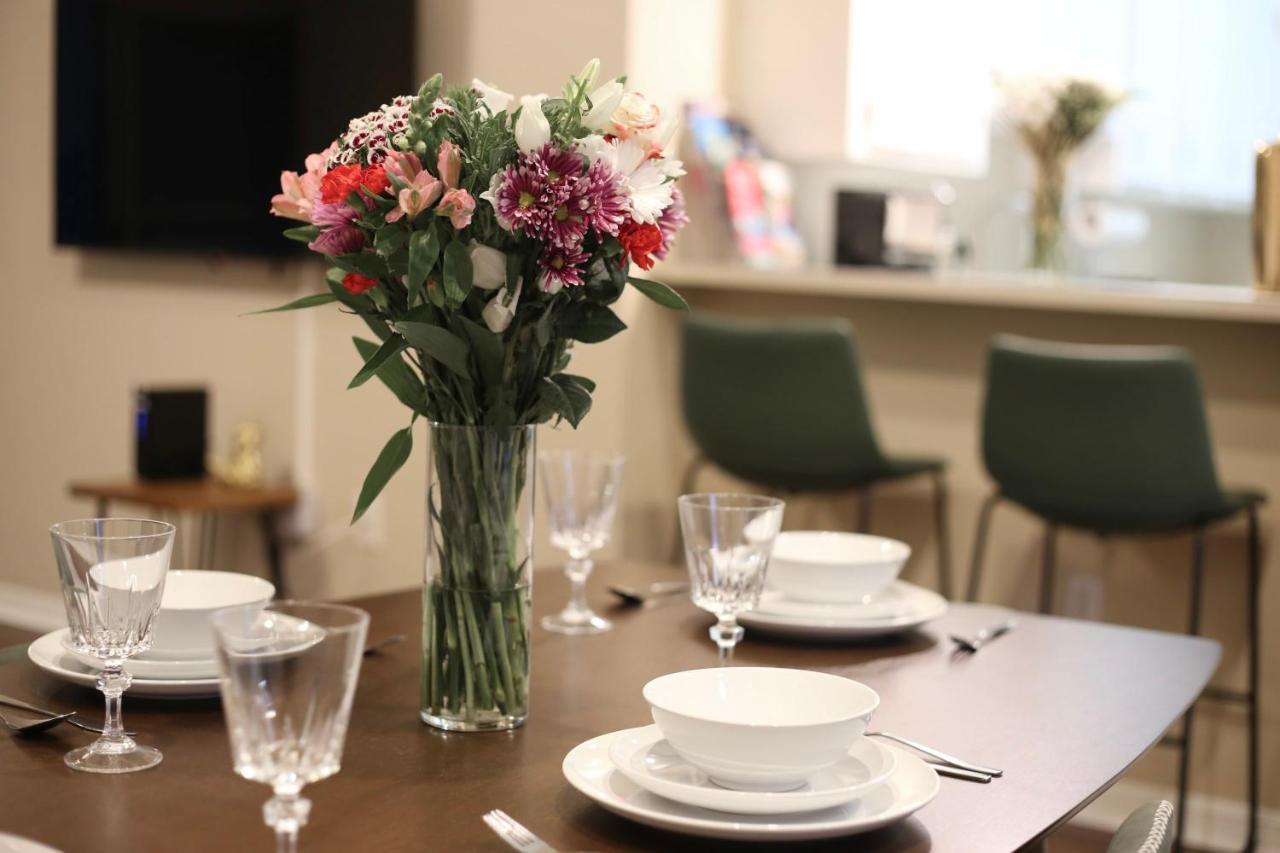 Nomad Retreat King Bed Boutique Condo W Garage Гейнсвил Екстериор снимка