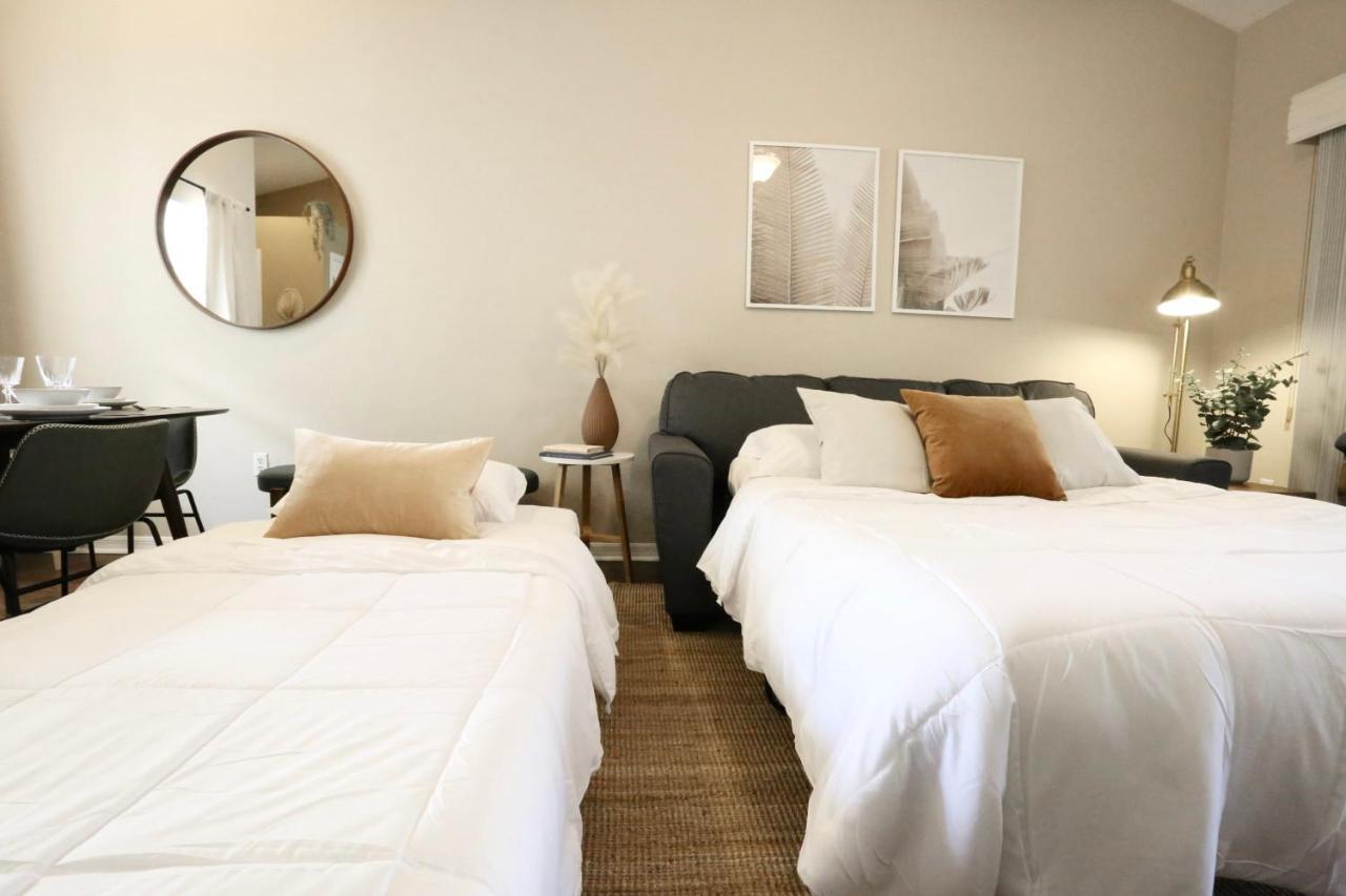 Nomad Retreat King Bed Boutique Condo W Garage Гейнсвил Екстериор снимка