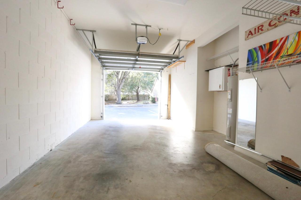 Nomad Retreat King Bed Boutique Condo W Garage Гейнсвил Екстериор снимка