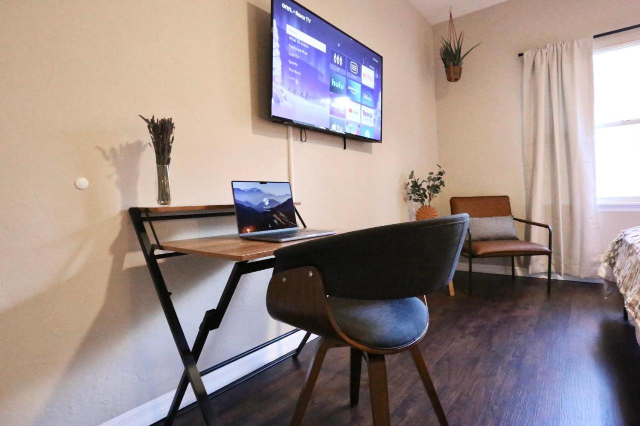 Nomad Retreat King Bed Boutique Condo W Garage Гейнсвил Екстериор снимка
