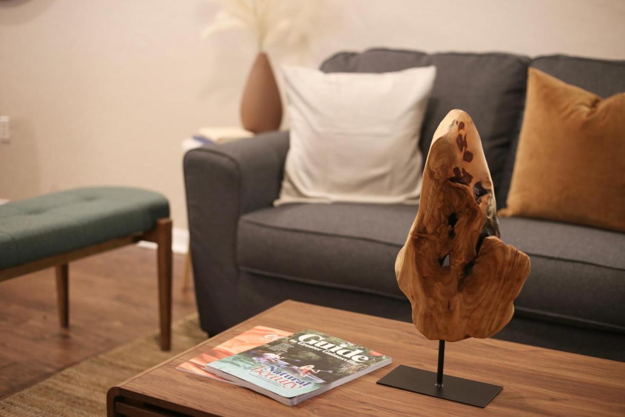 Nomad Retreat King Bed Boutique Condo W Garage Гейнсвил Екстериор снимка