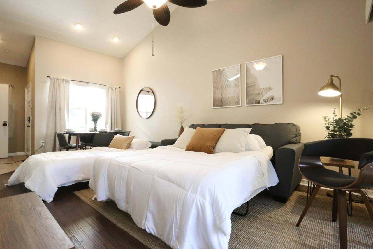 Nomad Retreat King Bed Boutique Condo W Garage Гейнсвил Екстериор снимка