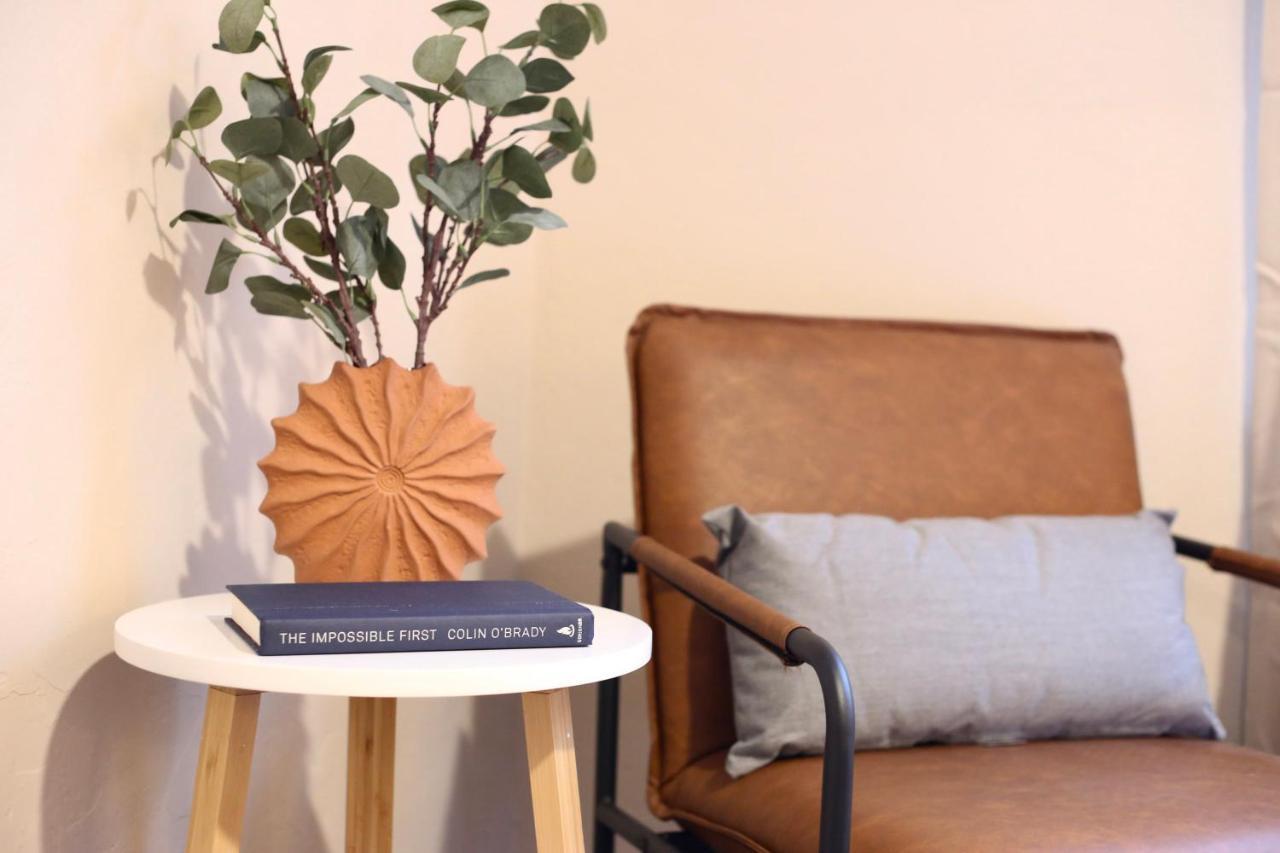 Nomad Retreat King Bed Boutique Condo W Garage Гейнсвил Екстериор снимка