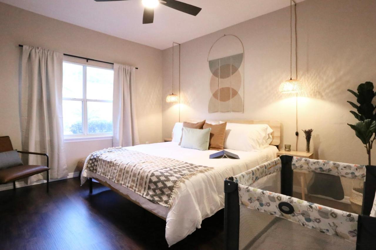 Nomad Retreat King Bed Boutique Condo W Garage Гейнсвил Екстериор снимка